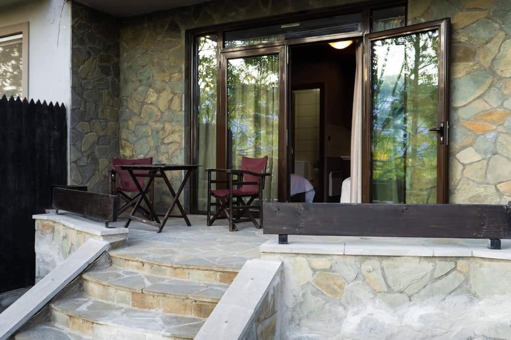 Under The Rocks Apartamento Kalabáka Exterior foto